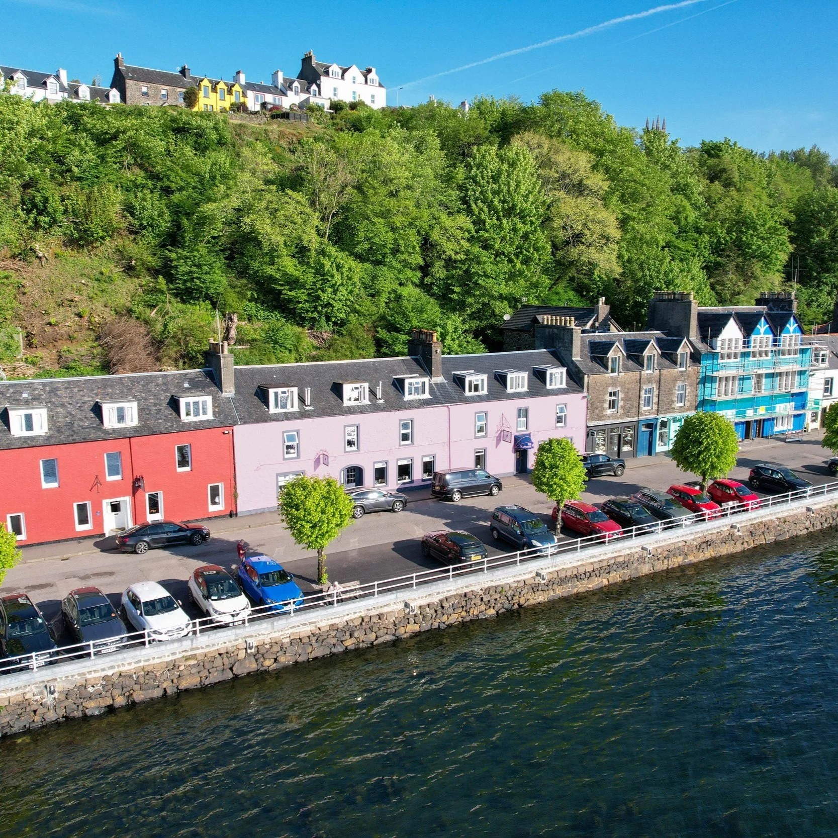 Tobermory Hotel on the famous coloured harbour front